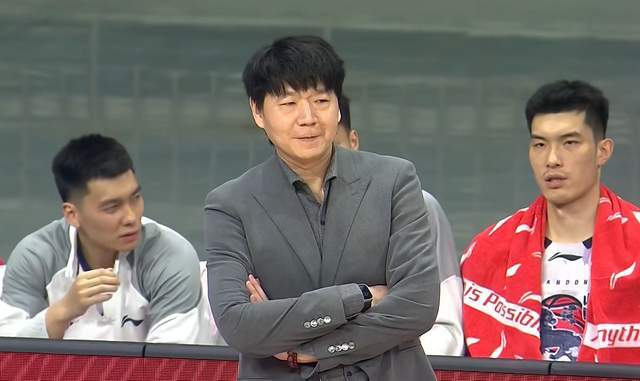 雷速-1人正常，10人低迷，山东男篮客场爆冷真不冤，邱彪休赛期在干啥